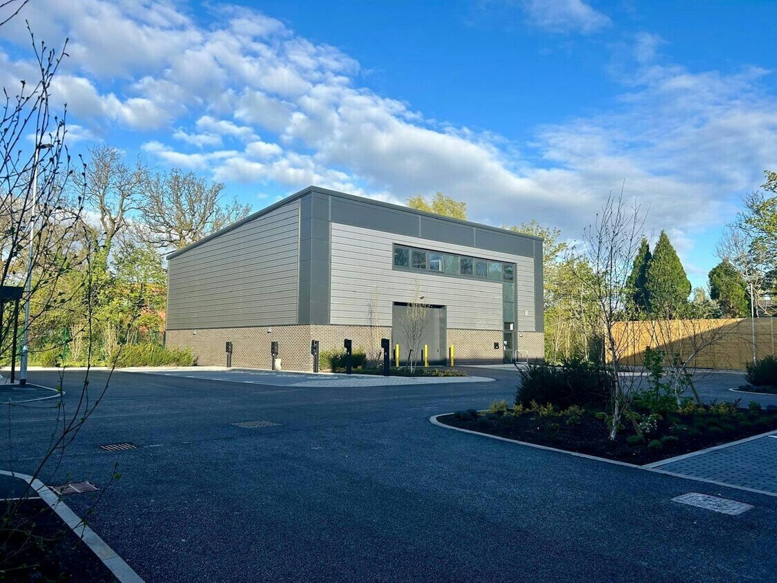 Ashbrook Business Park - Units A-D portefeuille de 2 biens à vendre sur LoopNet.fr Photo principale– Image 1 sur 3