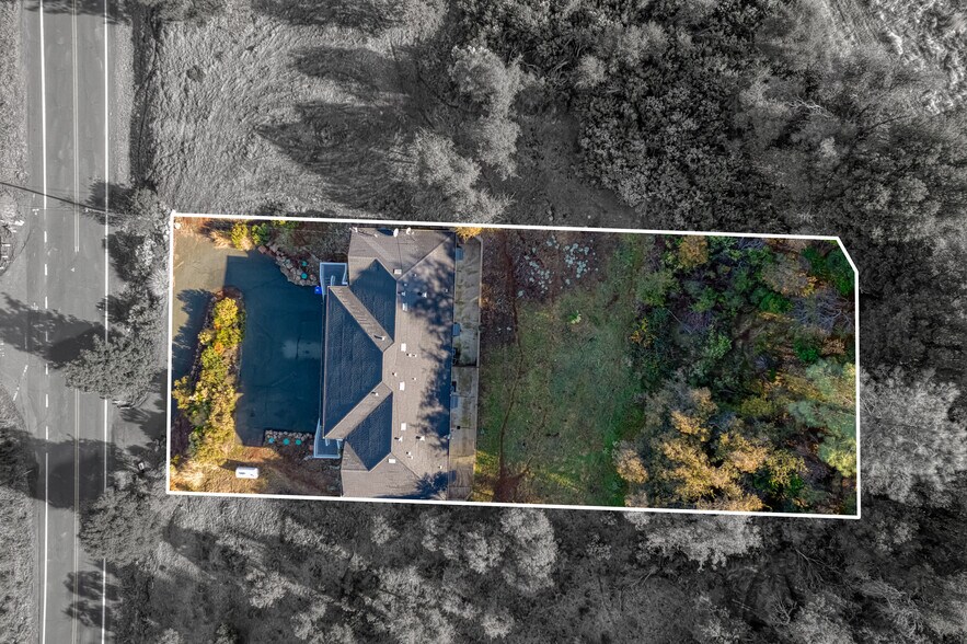 10401 Point Lakeview Rd, Kelseyville, CA à vendre - Photo de l’immeuble – Image 2 sur 18