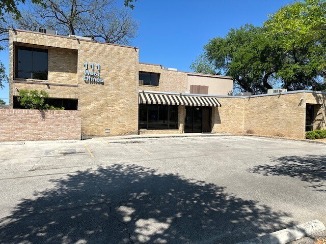 111 W Olmos Dr, San Antonio, TX à louer - Photo de l’immeuble – Image 3 sur 4