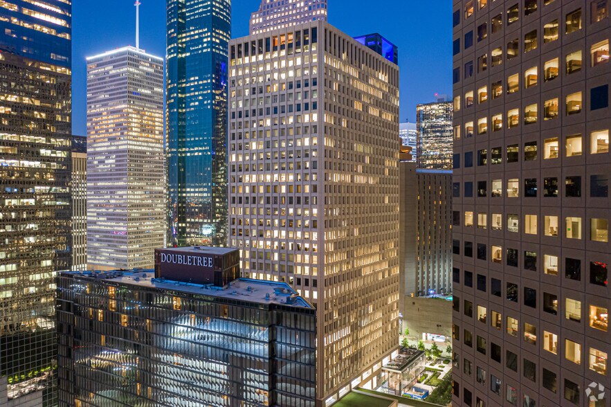 1200 Smith St, Houston, TX à louer - Photo de l’immeuble – Image 2 sur 30