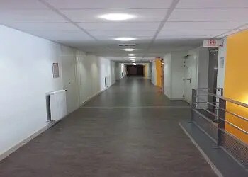 Bureau dans Saint-Rambert-en-Bugey à louer - Photo de l’immeuble – Image 3 sur 4