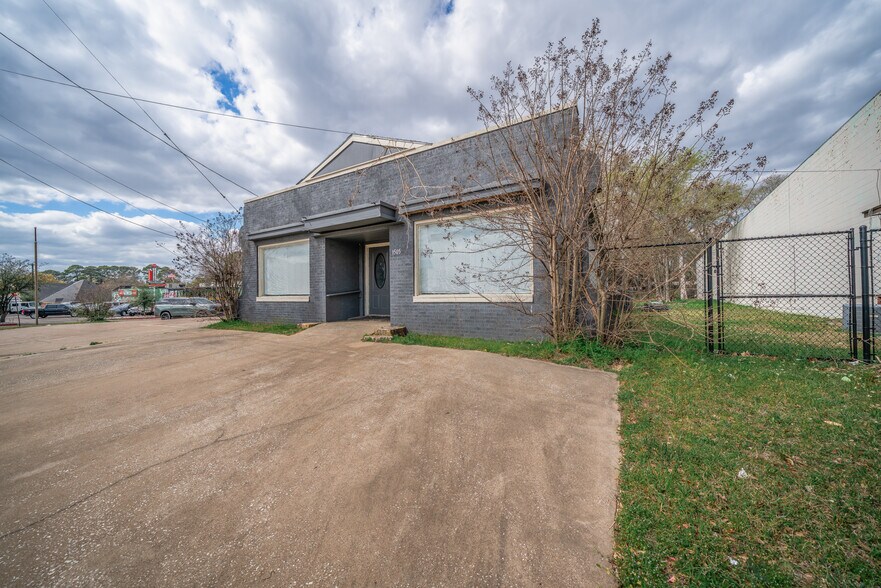 1505 E Marshall Ave, Longview, TX à vendre - Photo de l’immeuble – Image 3 sur 27