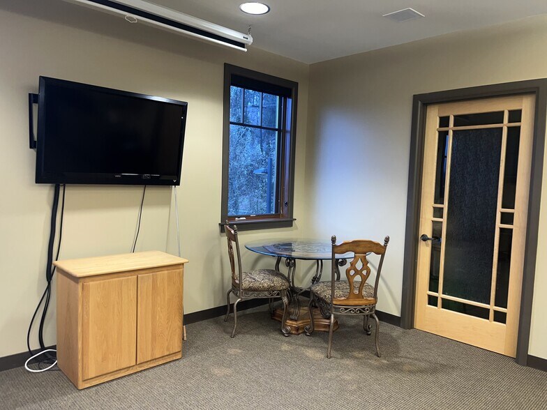 358 Front Ave NW, Castle Rock, WA à louer - Photo de l’immeuble – Image 2 sur 12