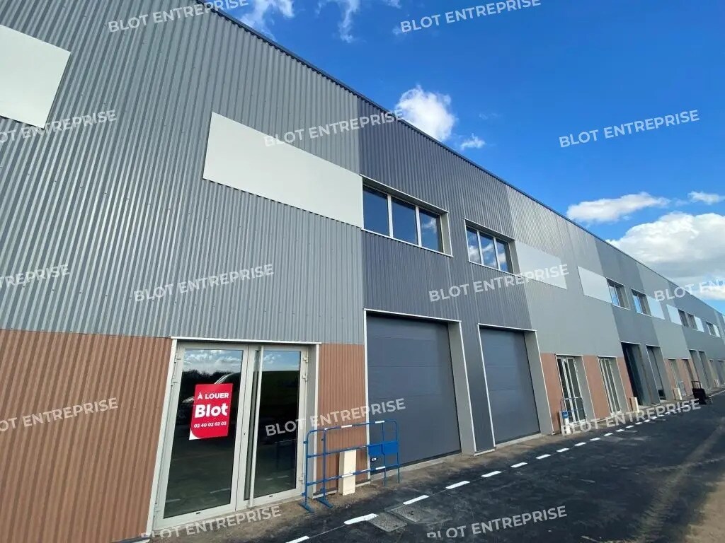 Local d'activités dans Montbert à vendre Photo de l’immeuble– Image 1 sur 9