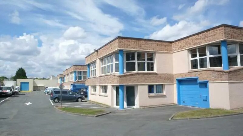 Local d’activités dans Ivry-sur-Seine à louer Photo de l’immeuble– Image 1 sur 14