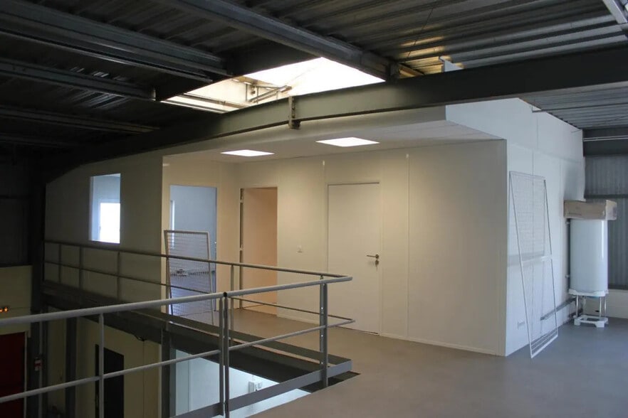 Local d'activités dans Morsang-sur-Orge à vendre - Photo de l’immeuble – Image 3 sur 9