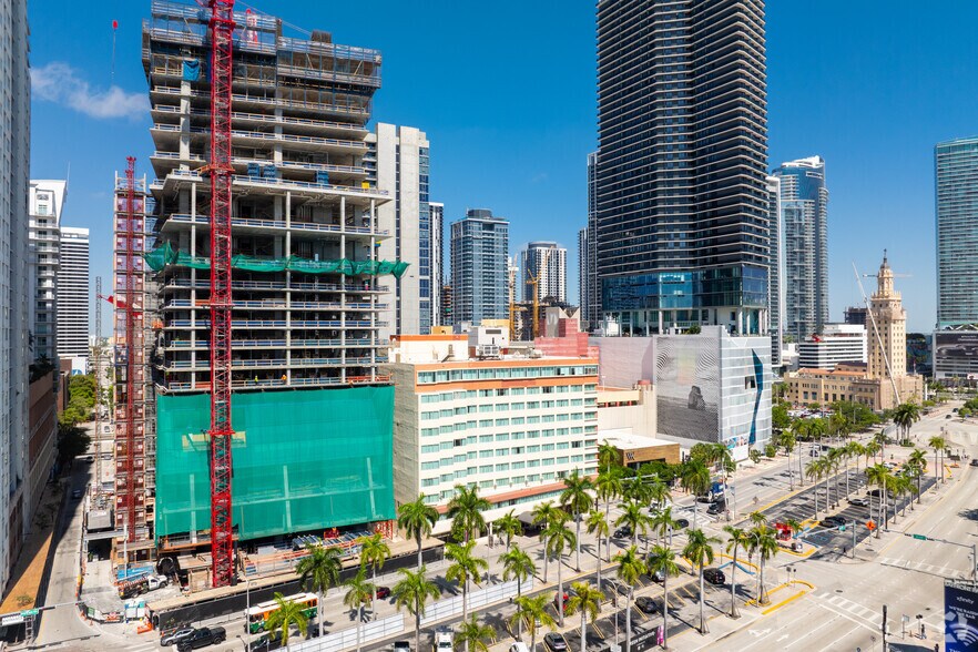 340 Biscayne Blvd, Miami, FL à vendre - Photo de l’immeuble – Image 3 sur 22