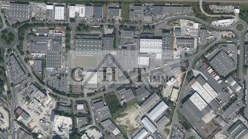 Bureau dans Brie-Comte-Robert à louer - Photo de l’immeuble – Image 2 sur 3