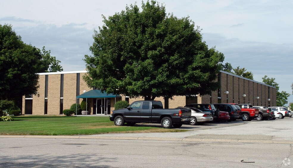 1657 Commerce Dr, South Bend, IN à louer - Photo de l’immeuble – Image 2 sur 27