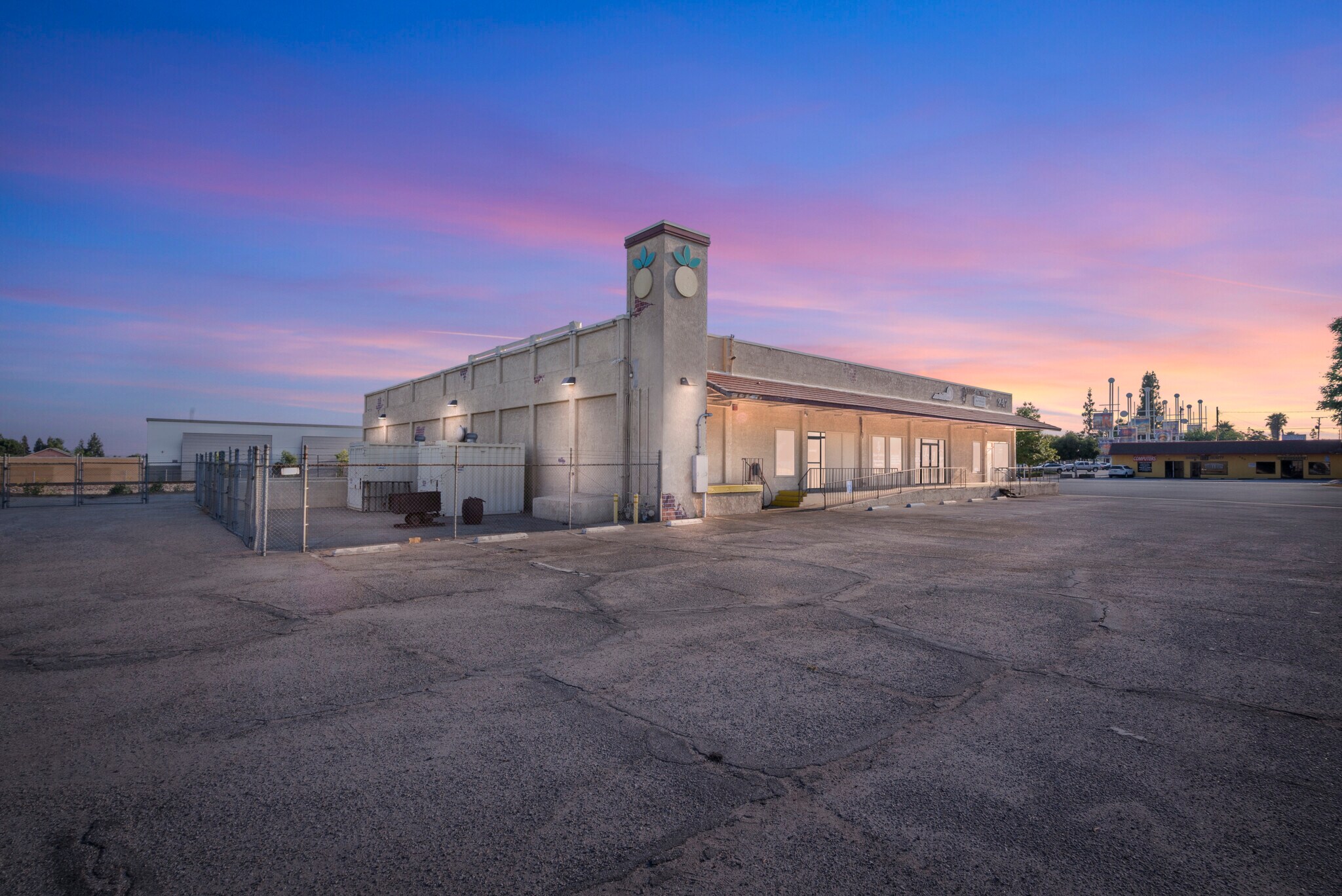 247 S Riverside Ave. portefeuille de 2 biens à vendre sur LoopNet.fr Photo principale– Image 1 sur 28