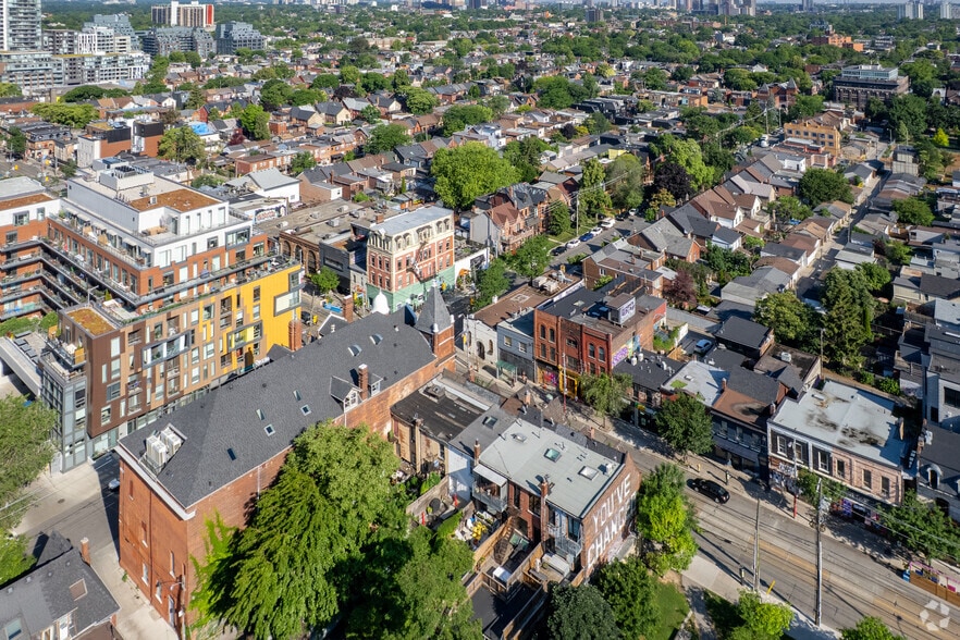 1096 Queen St W, Toronto, ON à vendre - Aérien – Image 2 sur 2