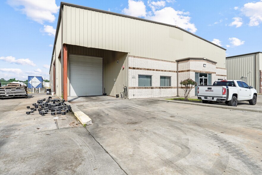 14151 Interdrive W, Houston, TX à vendre - Photo de l’immeuble – Image 2 sur 6