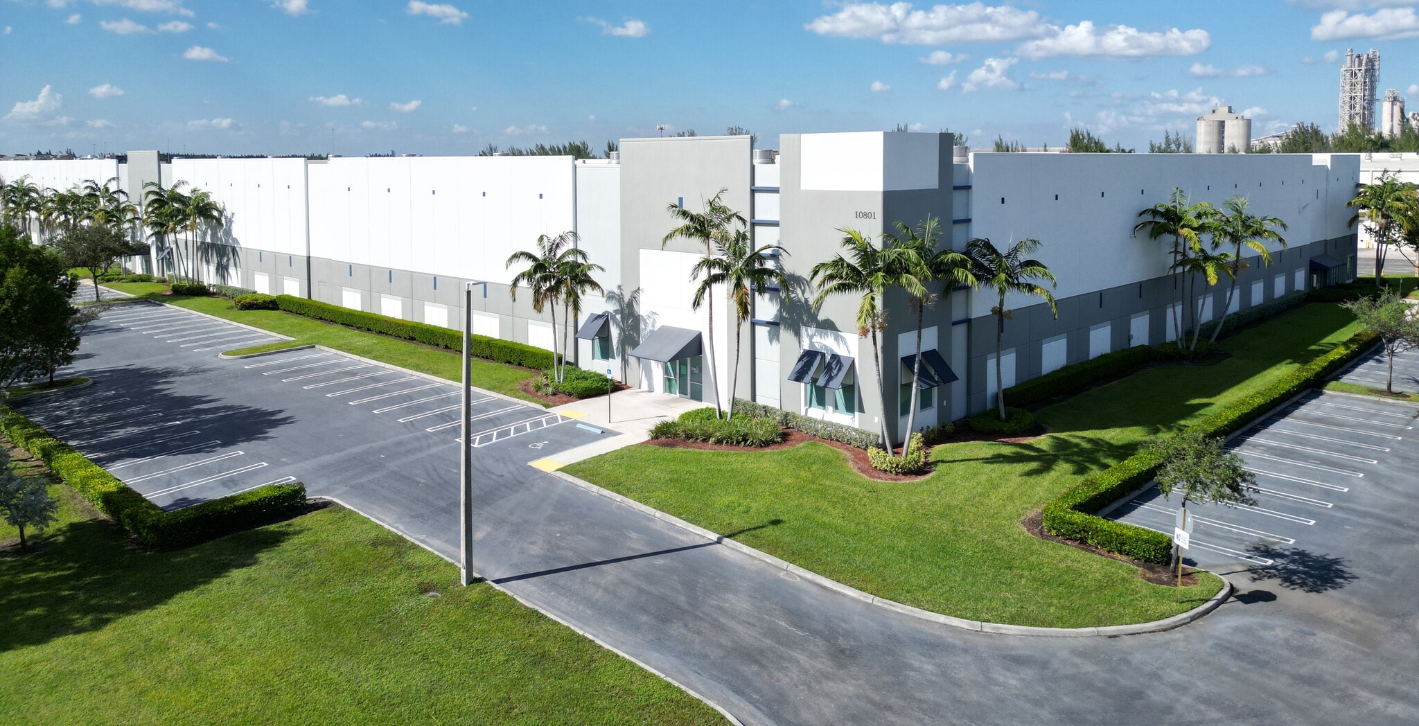 10801 NW 103rd St, Medley, FL à louer Photo intérieure– Image 1 sur 2