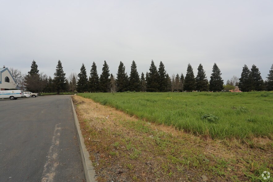 540 Chadbourne Rd, Fairfield, CA à vendre - Photo principale – Image 2 sur 5