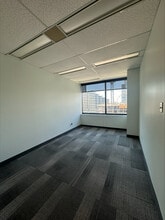 180 Dundas St W, Toronto, ON à louer Photo intérieure– Image 2 sur 7