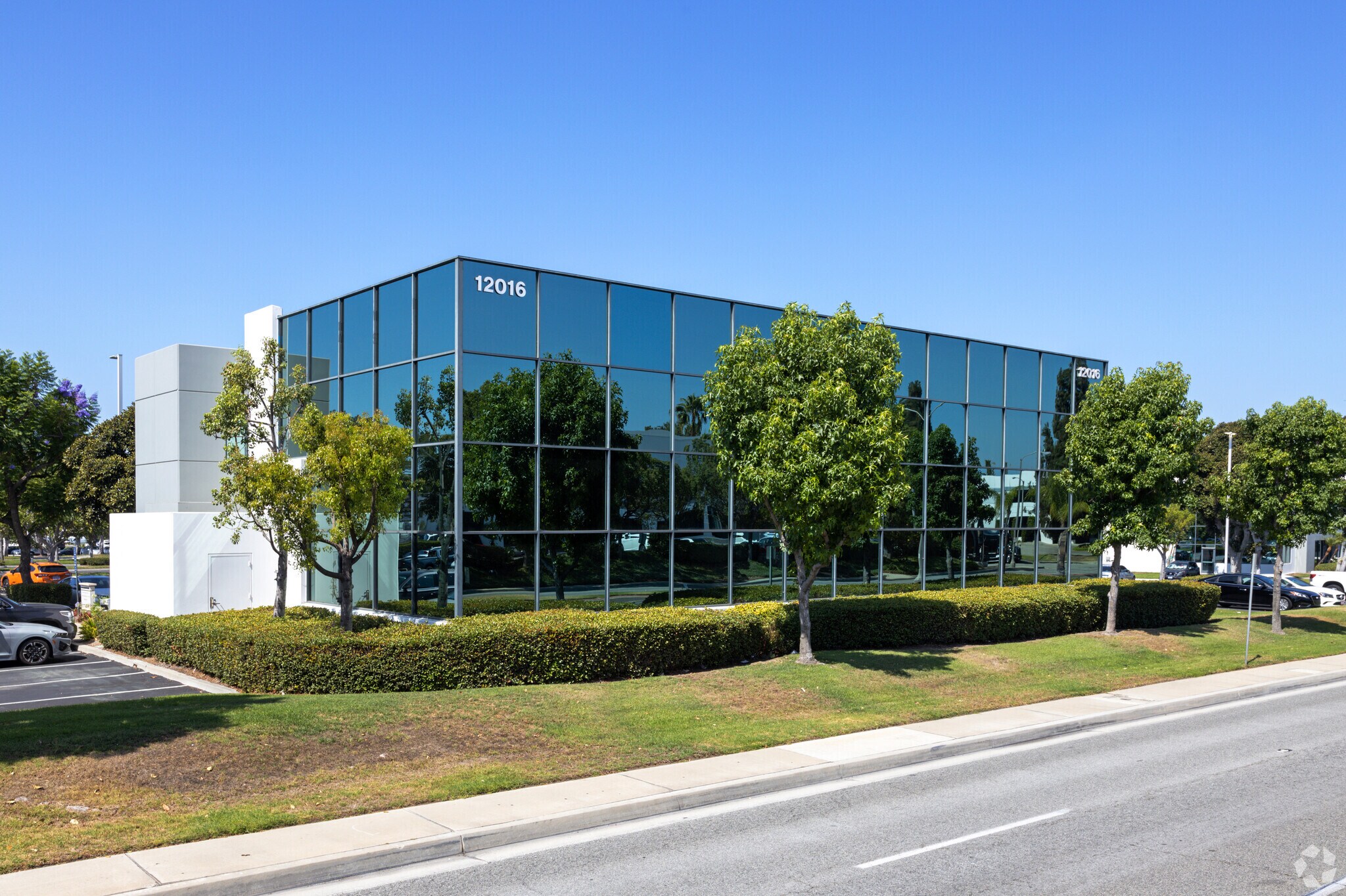 12016 Telegraph Rd, Santa Fe Springs, CA à louer Photo de l’immeuble– Image 1 sur 7