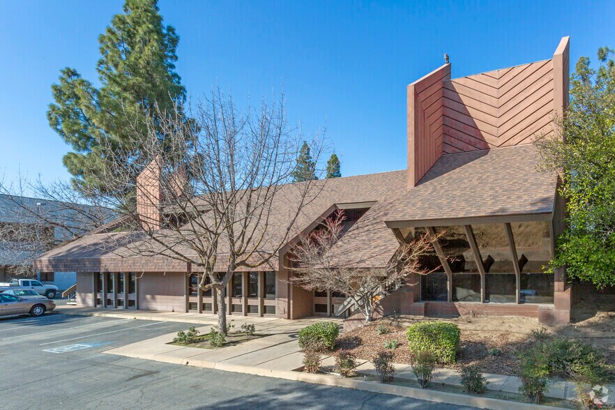 2307 N Fine Ave, Fresno, CA à vendre - Photo de l’immeuble – Image 3 sur 3
