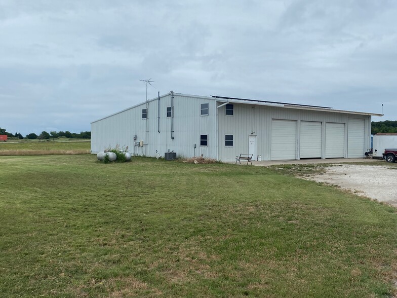 6444 E Lone Oak Rd, Valley View, TX à louer - Photo de l’immeuble – Image 3 sur 16