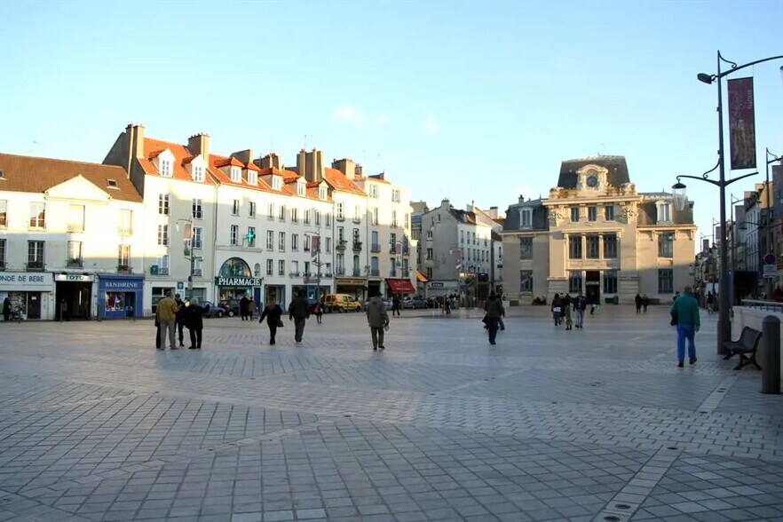 Local commercial dans Saint-Germain-en-Laye à louer - Photo de l’immeuble – Image 1 sur 3