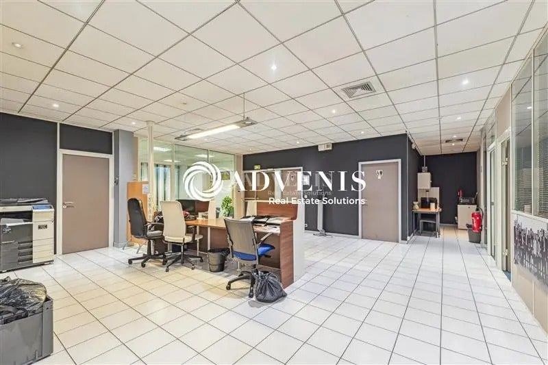 Bureau dans Roissy-en-France à vendre - Photo intérieure – Image 2 sur 12