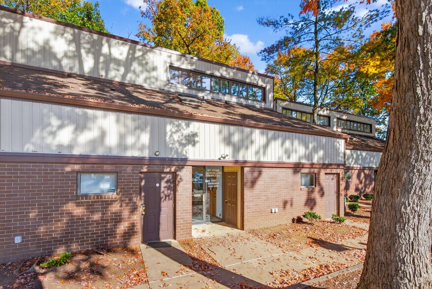 5-10 Brunswick Woods Dr, East Brunswick, NJ à vendre - Photo de l’immeuble – Image 3 sur 4