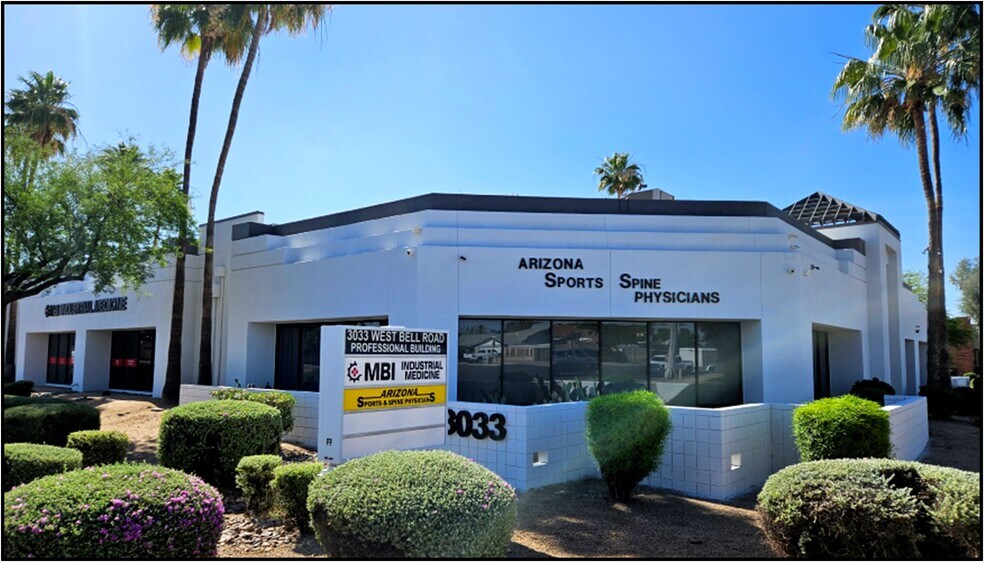 3033 W Bell Rd, Phoenix, AZ à louer - Photo de l’immeuble – Image 3 sur 5