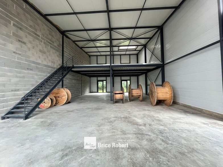 Local d'activités dans Trevoux à vendre - Photo intérieure – Image 2 sur 5