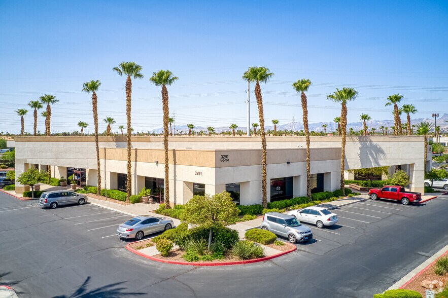 7660 W Cheyenne Ave, Las Vegas, NV à louer - Photo de l’immeuble – Image 3 sur 60