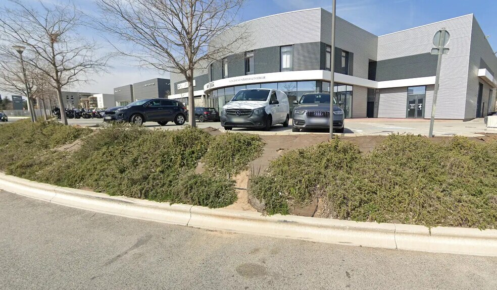 Local commercial dans Fréjus à louer - Photo de l’immeuble – Image 2 sur 3