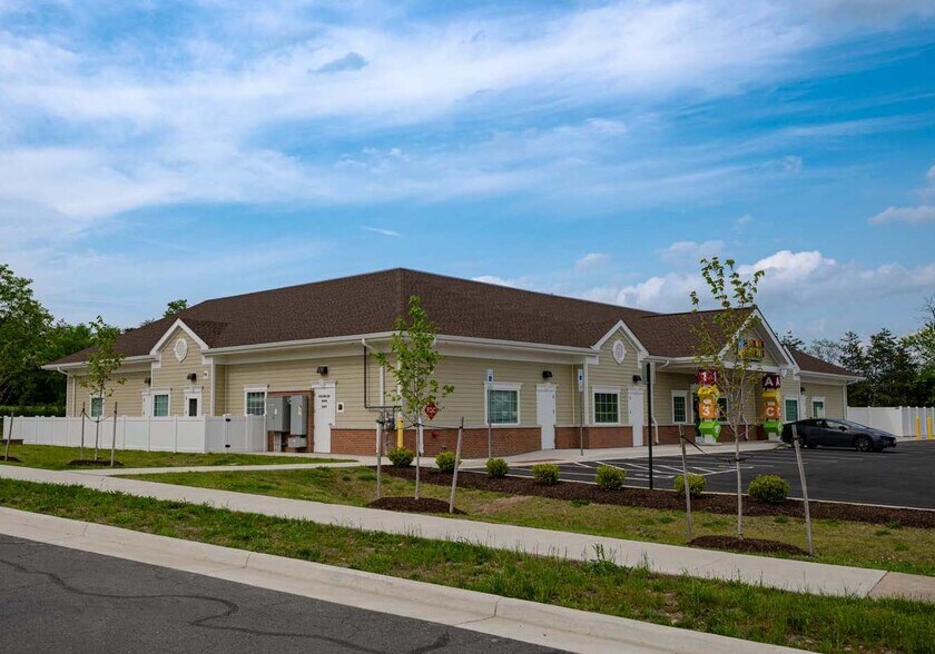 43020 Eastern Kingbird Plz, Ashburn, VA à vendre - Photo de l’immeuble – Image 1 sur 2