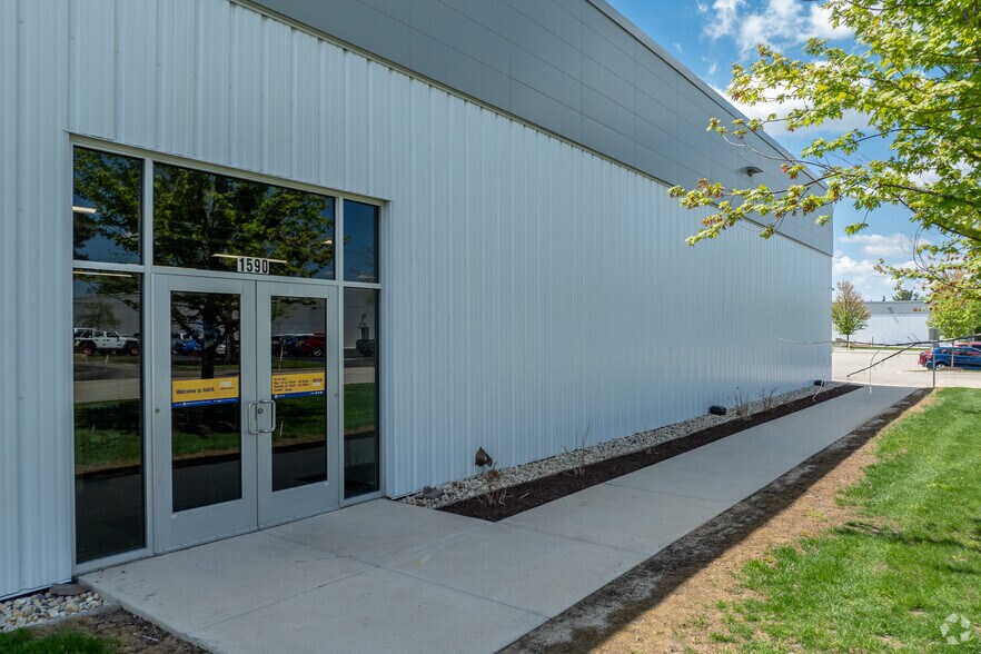 1670 Northrock Ct, Rockford, IL à louer - Photo de l’immeuble – Image 3 sur 5