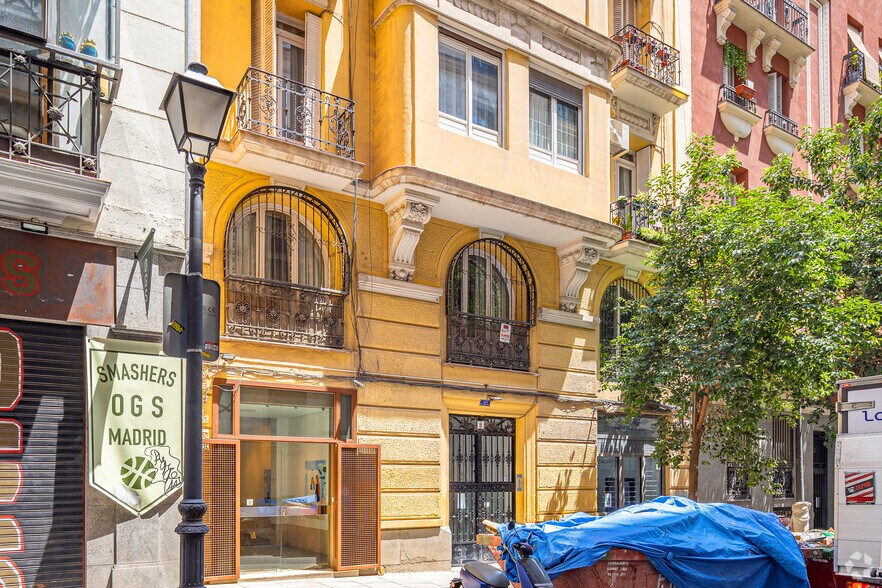 Immeuble residentiel dans Madrid, Madrid à vendre - Photo de l’immeuble – Image 2 sur 2