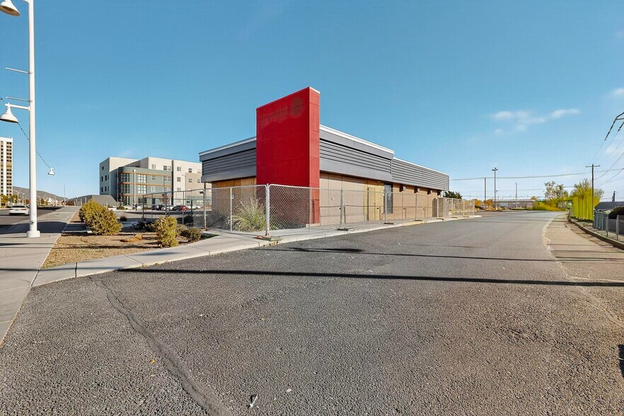 4900 Central Ave SE, Albuquerque, NM à vendre - Photo de l’immeuble – Image 2 sur 41