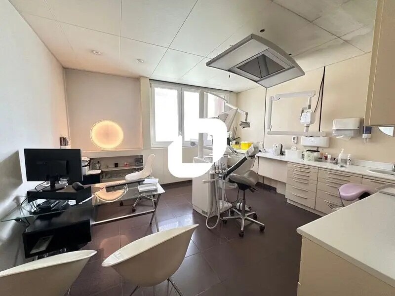 Local commercial dans Marly-le-Roi à vendre Photo intérieure– Image 1 sur 7