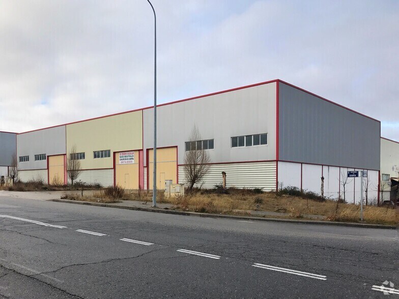 Industriel/Logistique dans Segovia, Segovia à louer - Photo de l’immeuble – Image 2 sur 2