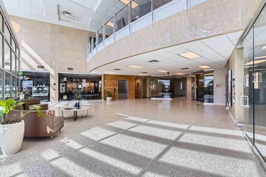 5625 Eiger Rd, Austin, TX à louer - Photo de l’immeuble – Image 2 sur 12