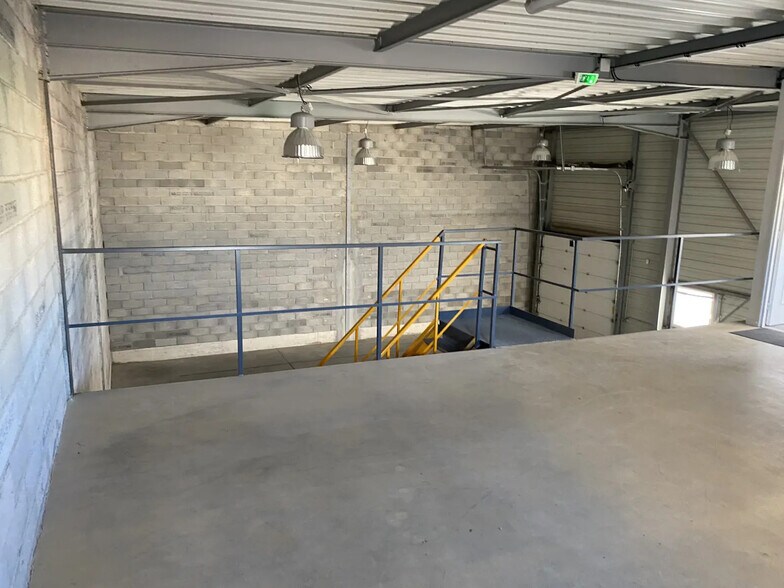 Local d’activités dans La Seyne-sur-Mer à louer - Photo intérieure – Image 2 sur 8