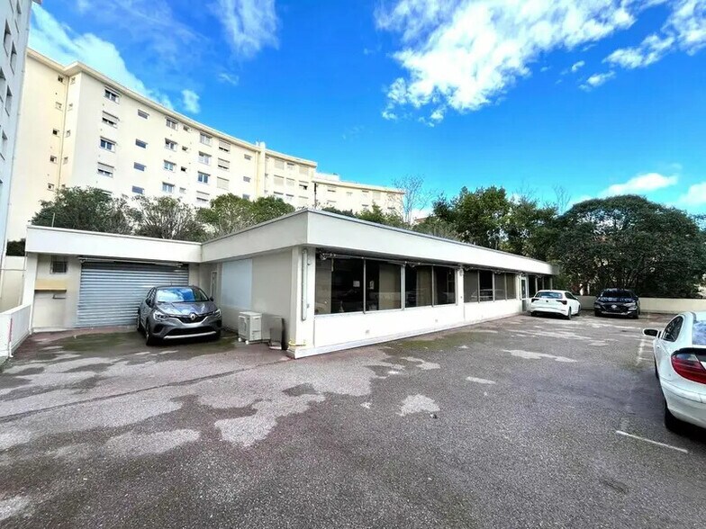 Local commercial dans Cannes à vendre - Photo de l’immeuble – Image 1 sur 7