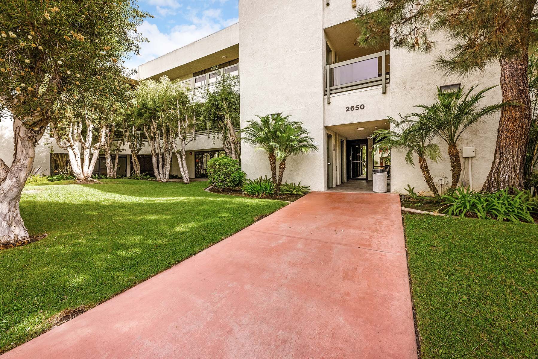 2650 Elm Ave, Long Beach, CA à louer Photo de l’immeuble– Image 1 sur 17