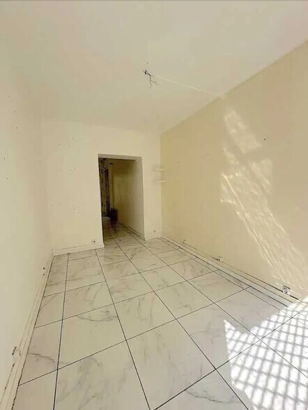 Local commercial dans Paris à louer - Photo intérieure – Image 3 sur 7