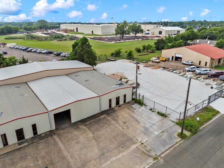405 Milton, Hewitt, TX à louer - Photo de l’immeuble – Image 2 sur 5
