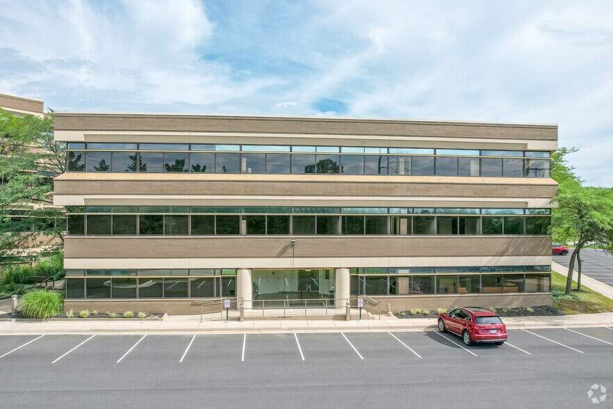 555 Grove St, Herndon, VA à louer - Photo de l’immeuble – Image 3 sur 6
