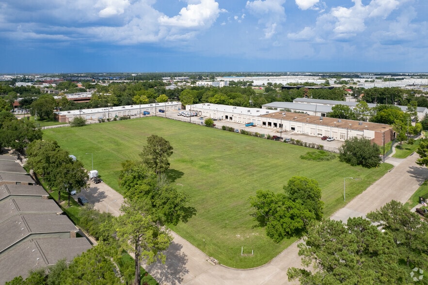 232 Barren Springs Dr, Houston, TX à vendre - Photo de l’immeuble – Image 3 sur 15