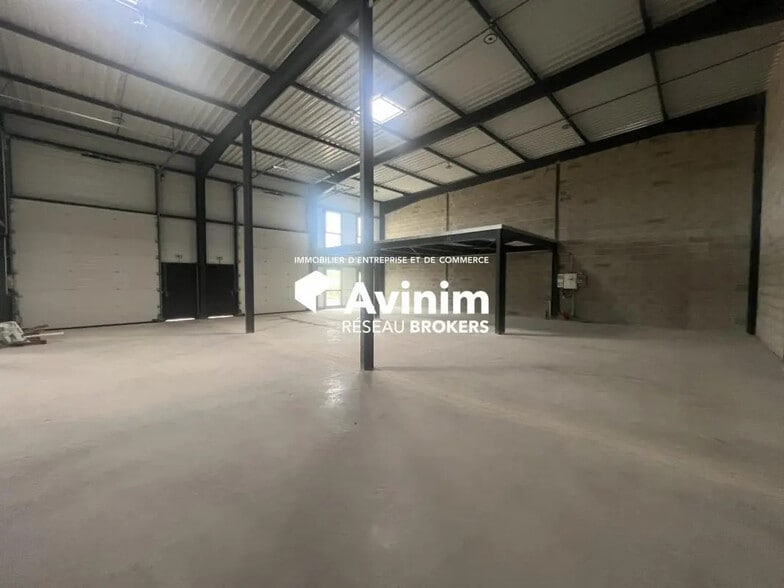 Local d'activités dans Villette-d'Anthon à vendre - Photo de l’immeuble – Image 2 sur 19