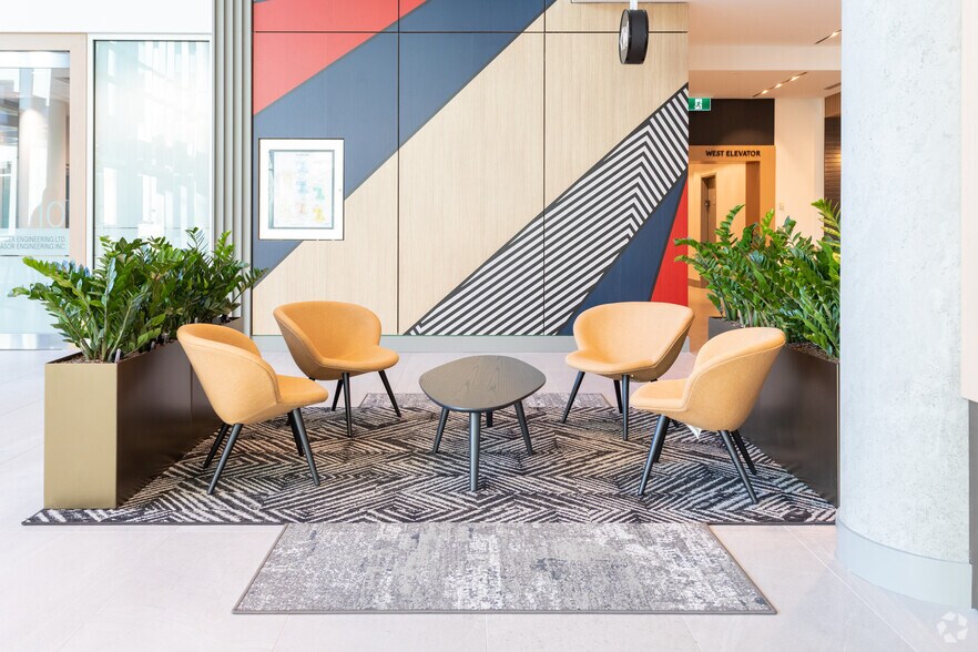 4321 Still Creek Dr, Burnaby, BC à louer - Hall d’entrée – Image 3 sur 14