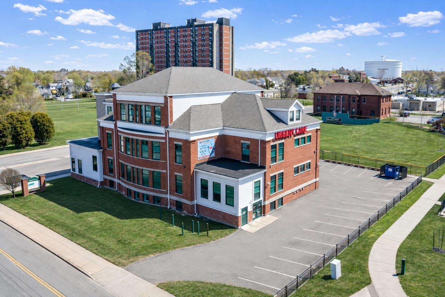 1151 Robeson St, Fall River, MA à vendre Photo de l’immeuble– Image 1 sur 18