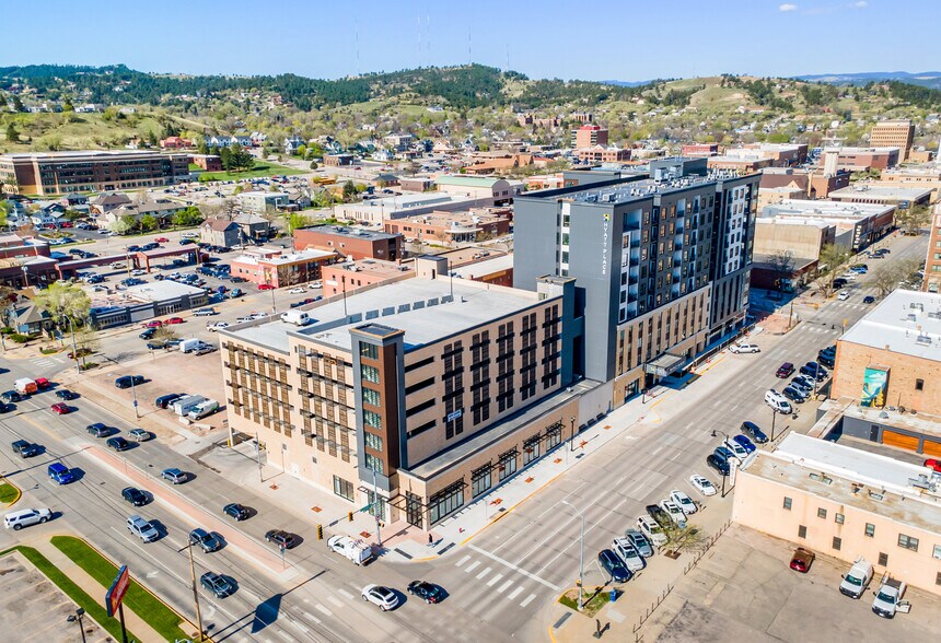 525 E Saint Joseph St, Rapid City, SD à louer - Photo de l’immeuble – Image 3 sur 6