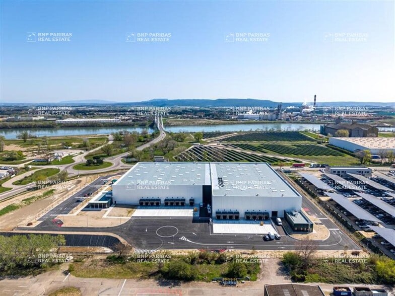 Industriel/Logistique dans Beaucaire à louer - Photo de l’immeuble – Image 1 sur 17