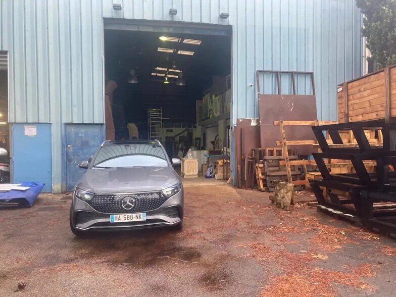 Industriel/Logistique dans CANNES-LA-BOCCA à louer - Photo de l’immeuble – Image 2 sur 2