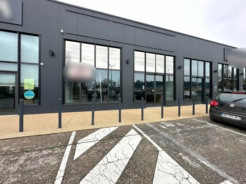 Local commercial dans Châteaurenard à louer - Photo de l’immeuble – Image 3 sur 9